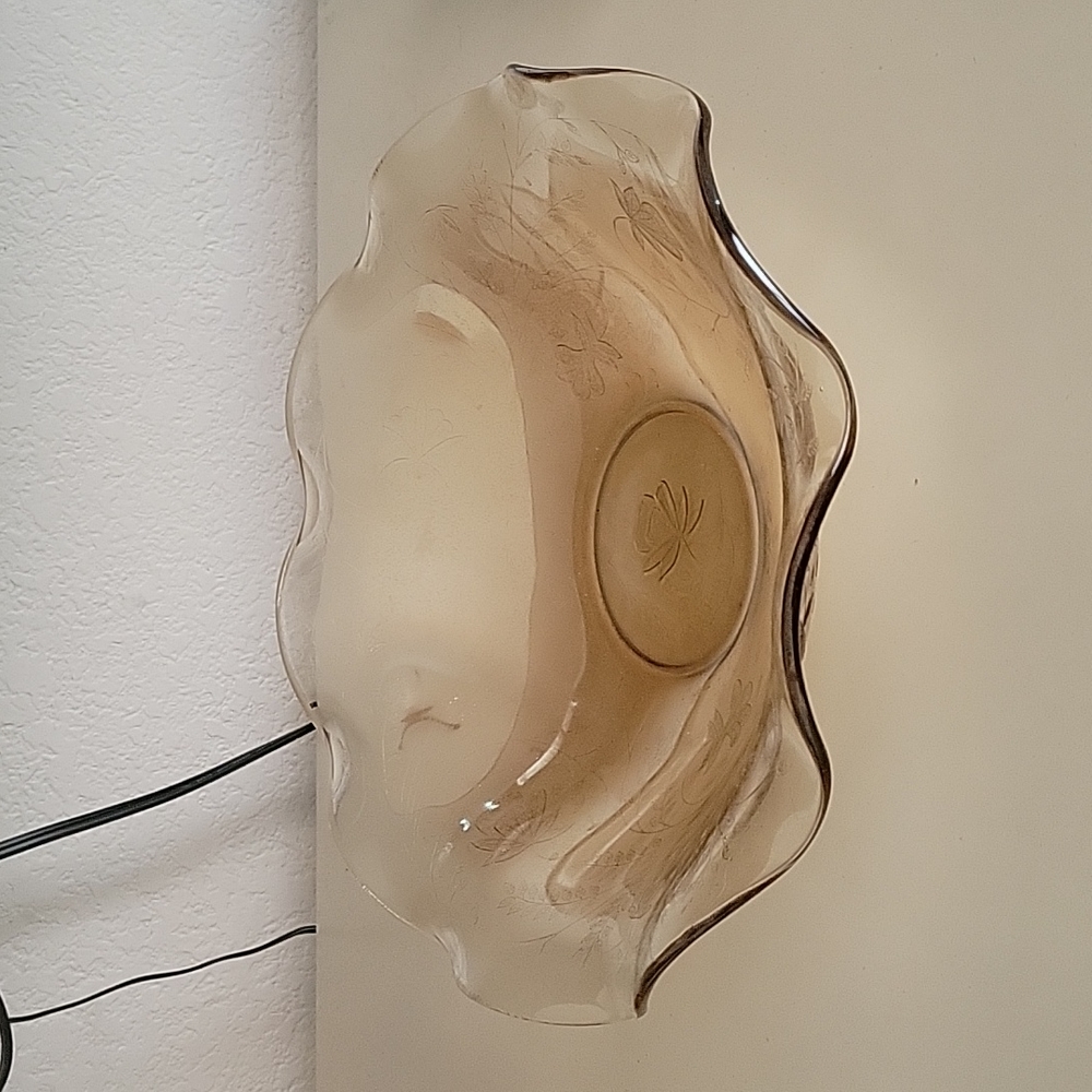 Ruffle edge fruit bowl